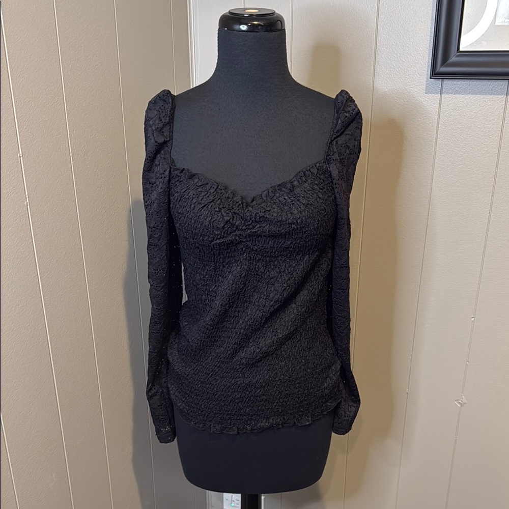 B4 VENUS Women’s Medium Black Textured Long Sleeve Smocked Tunic